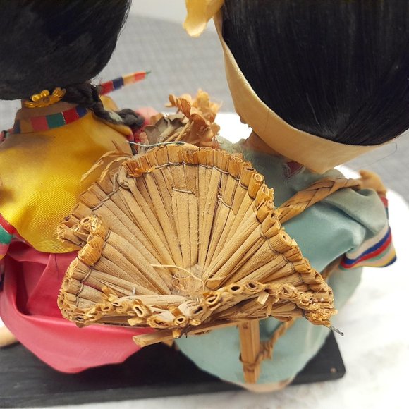 Vintage 1970's Pair of Bradley Asian Dolls on Lacquered Platform - Picture 11 of 11